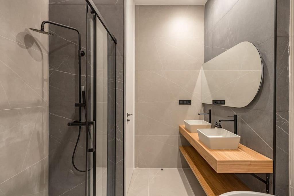 Centro XIII Calle De La Paz 2Br 2Bh Madrid Bagian luar foto