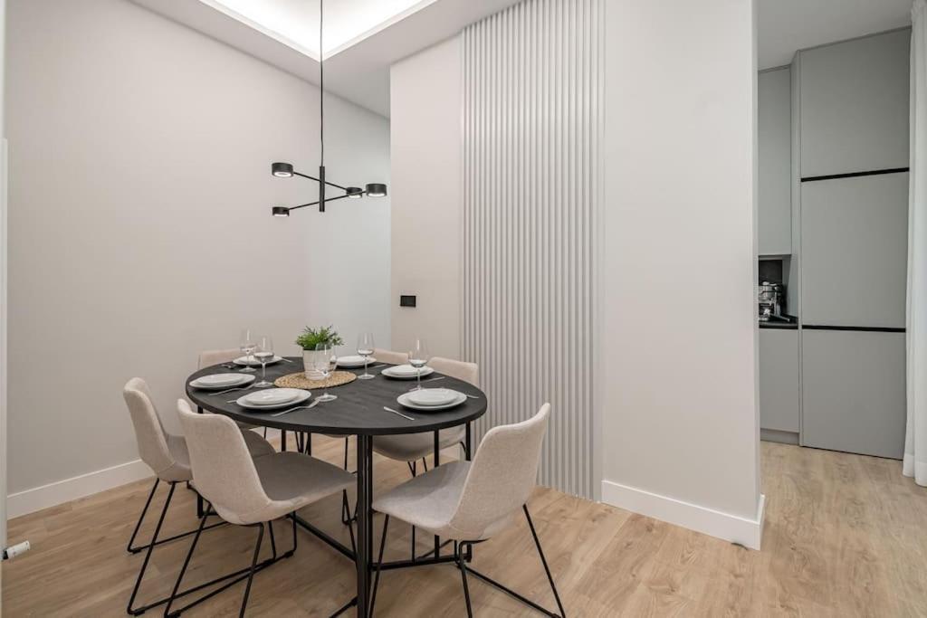 Centro XIII Calle De La Paz 2Br 2Bh Madrid Bagian luar foto